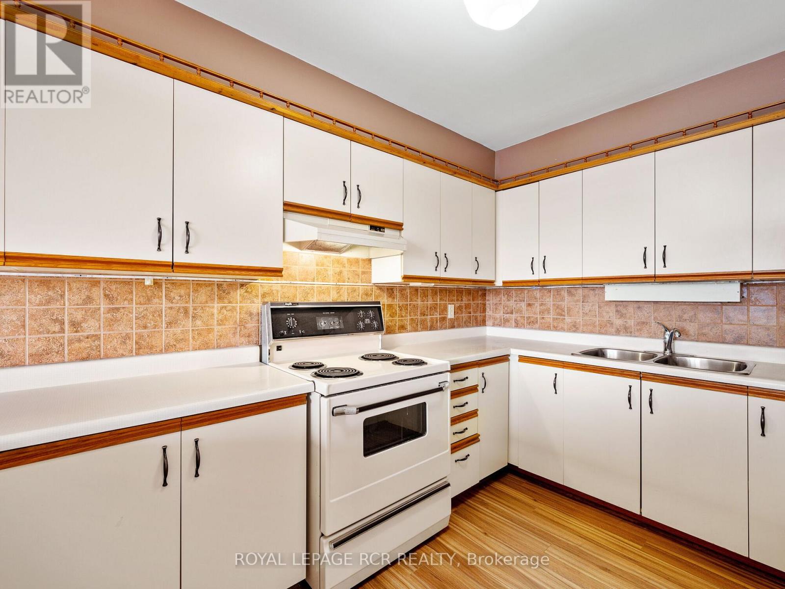 Photo 10 of 58 16 Fourth Street, Orangeville ON