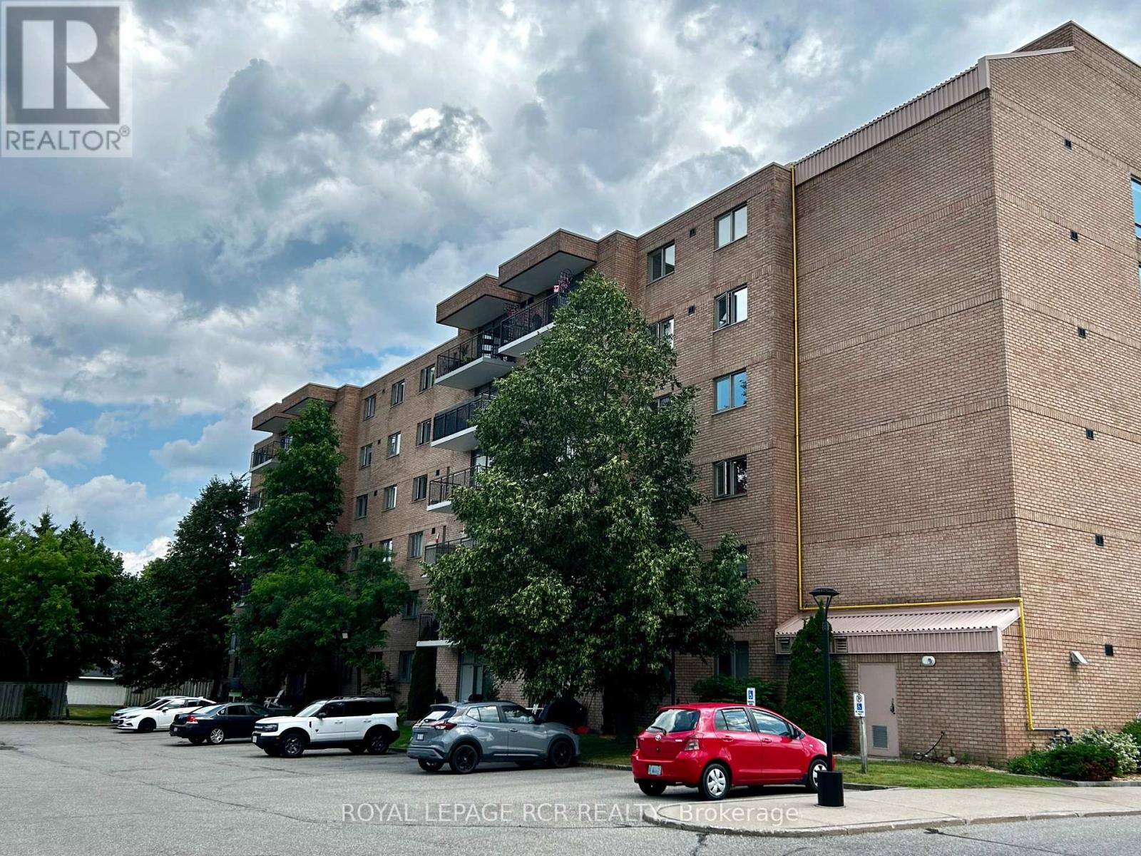 Photo 32 of 58 16 Fourth Street, Orangeville ON