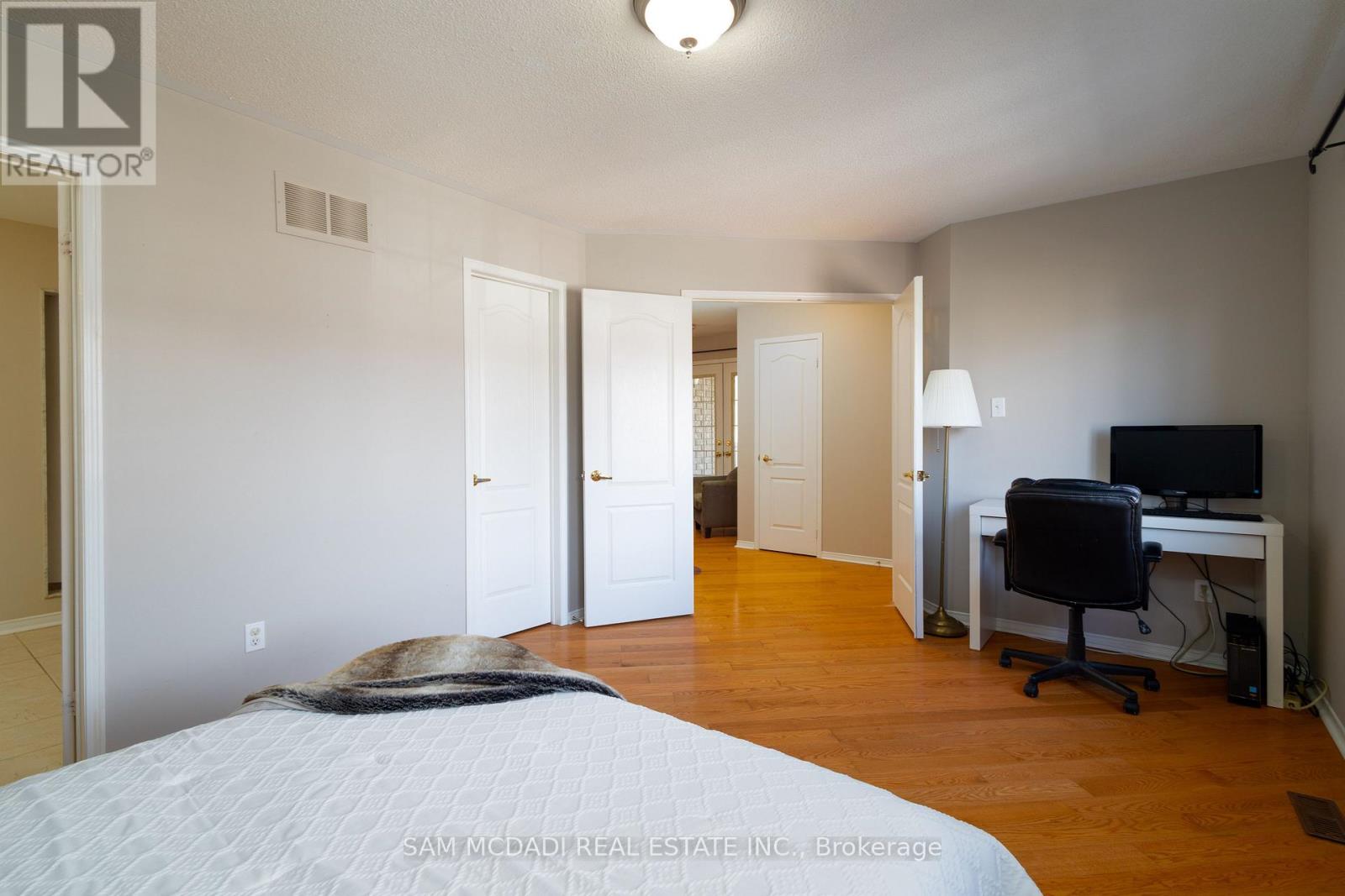 Photo 28 of 5494 Farmcote Drive, Mississauga ON