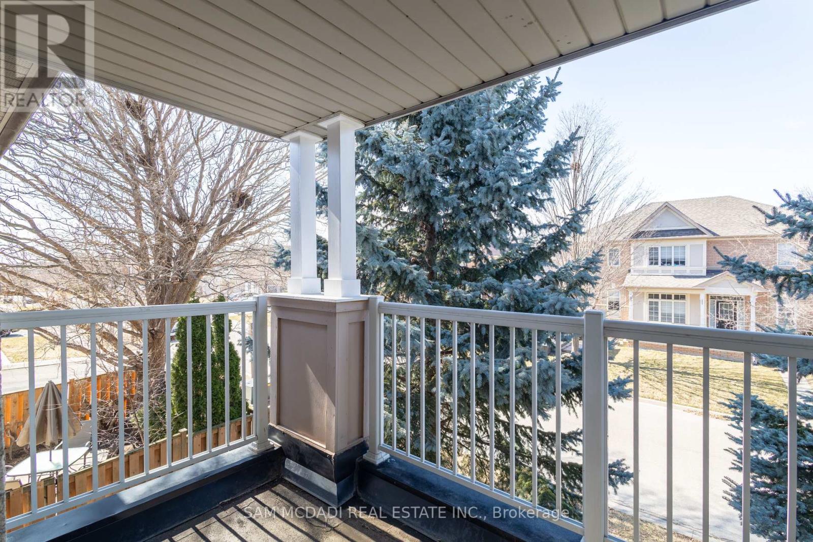 Photo 2 of 5494 Farmcote Drive, Mississauga ON