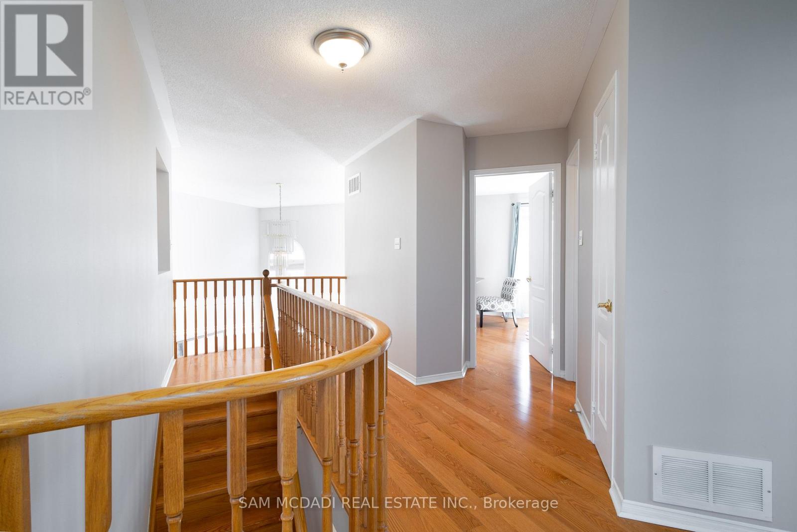 Photo 11 of 5494 Farmcote Drive, Mississauga ON