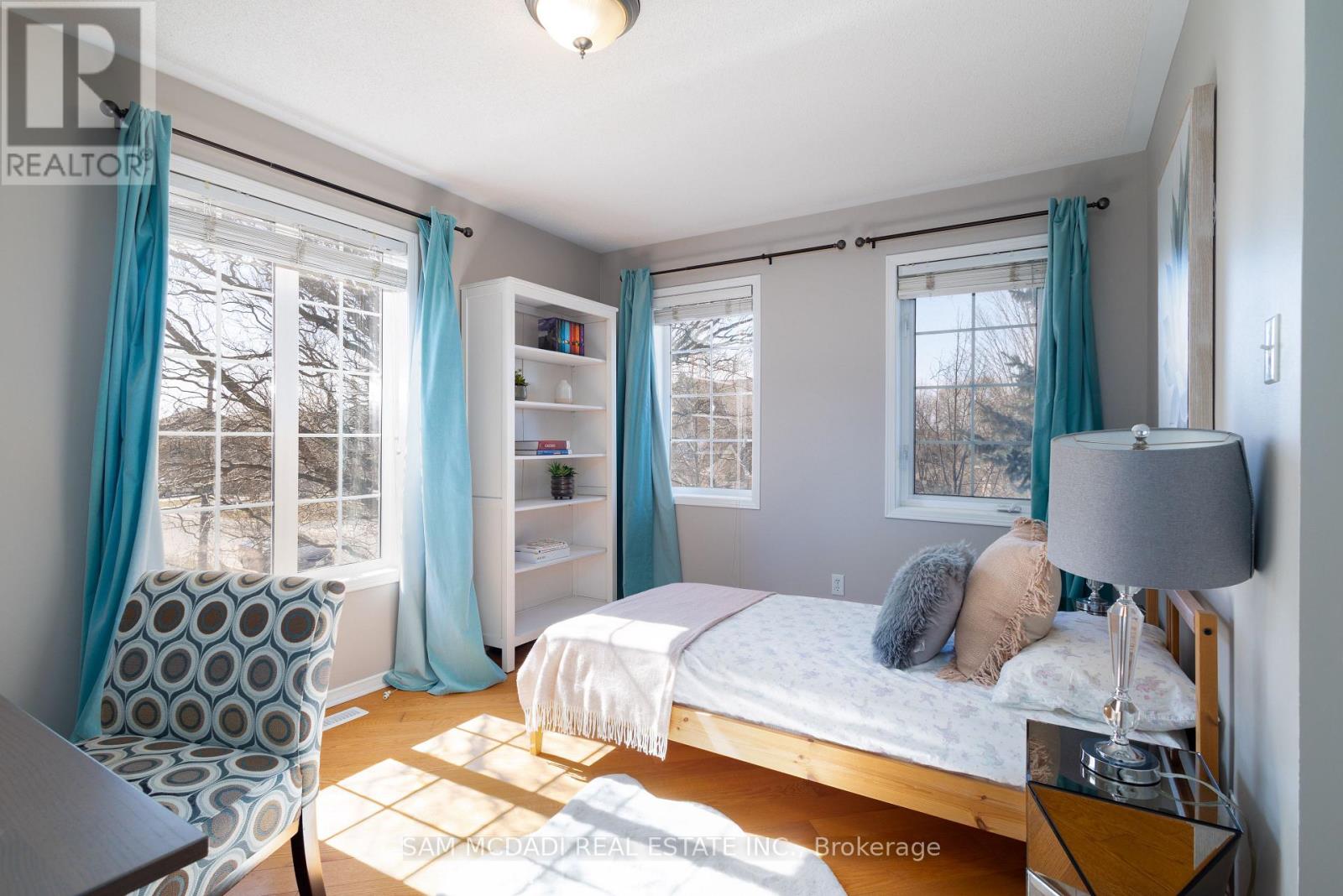 Photo 8 of 5494 Farmcote Drive, Mississauga ON