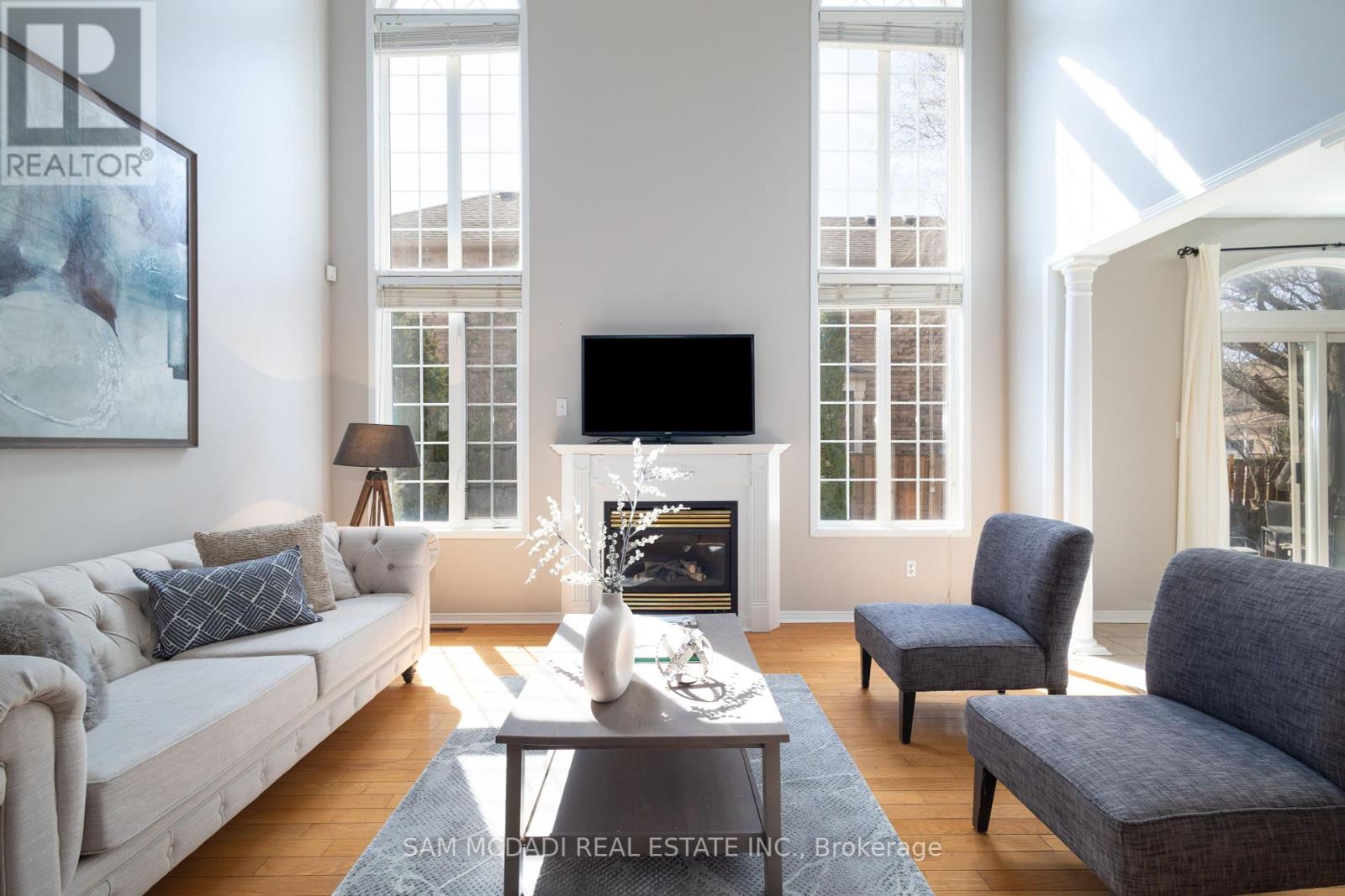 Photo 1 of 5494 Farmcote Drive, Mississauga ON