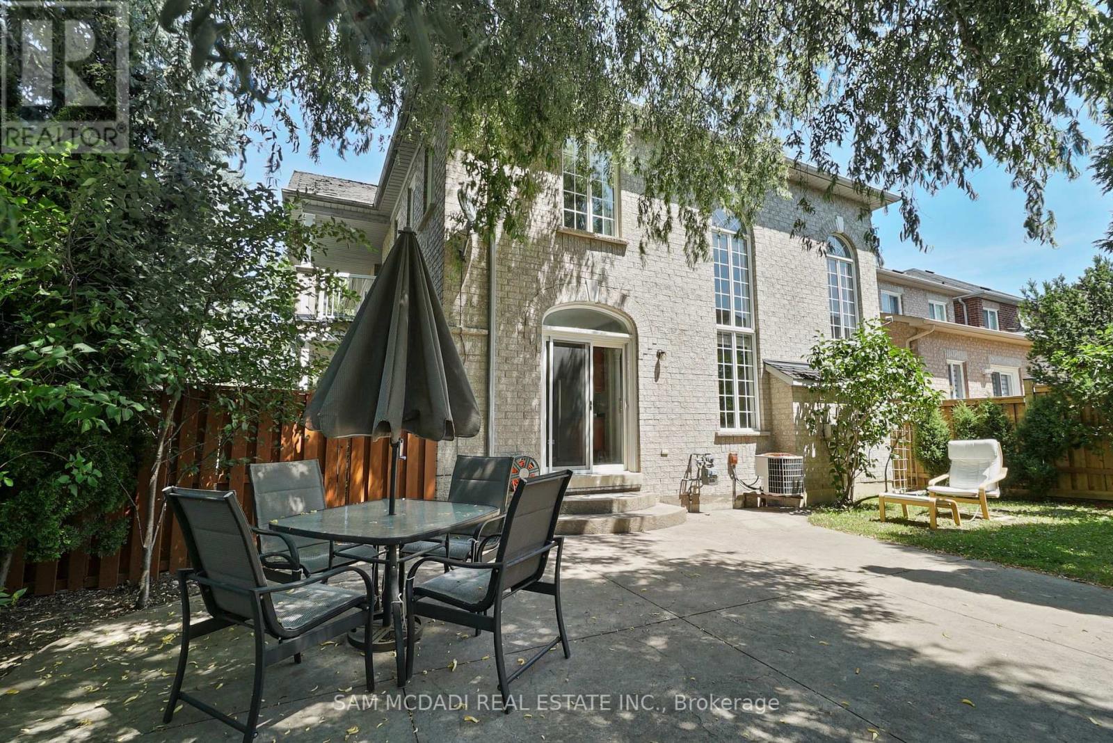 Photo 5 of 5494 Farmcote Drive, Mississauga ON