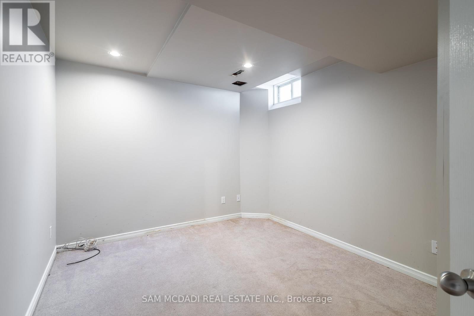 Photo 12 of 5494 Farmcote Drive, Mississauga ON