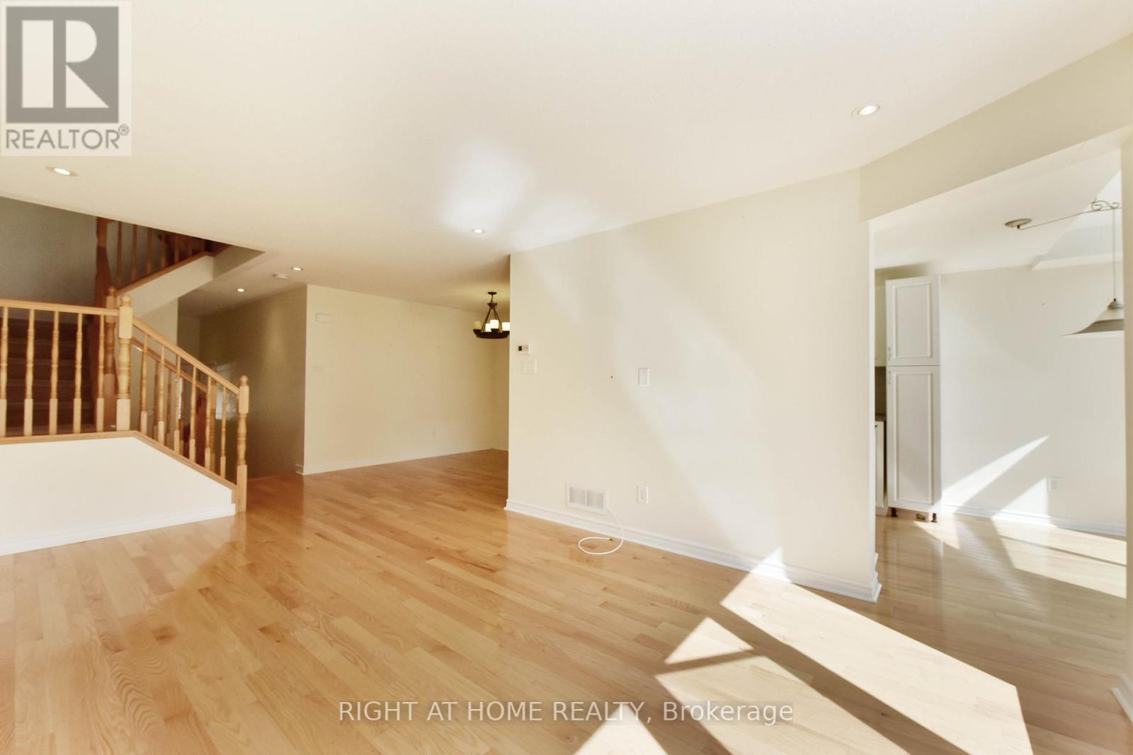 Photo 13 of 226 Hunterbrook Street, Ottawa ON