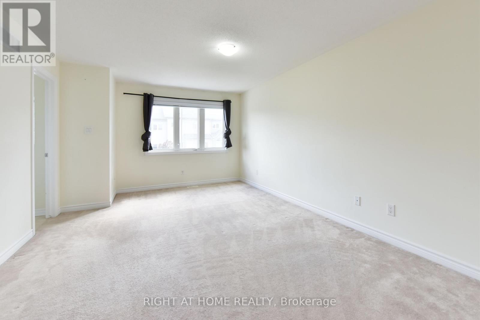 Photo 12 of 226 Hunterbrook Street, Ottawa ON