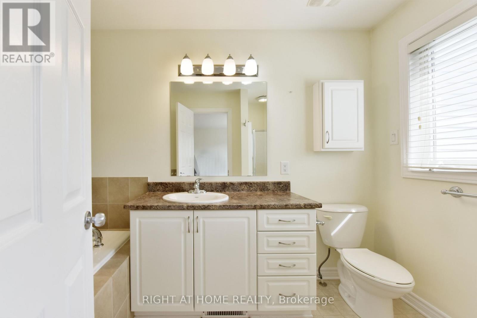 Photo 2 of 226 Hunterbrook Street, Ottawa ON