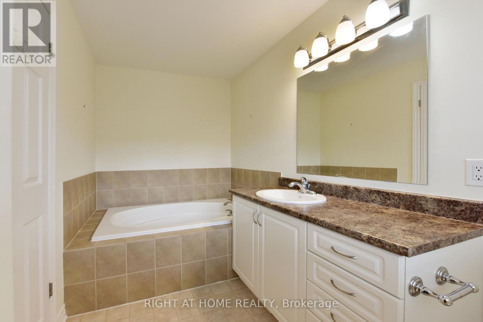 Photo 15 of 226 Hunterbrook Street, Ottawa ON