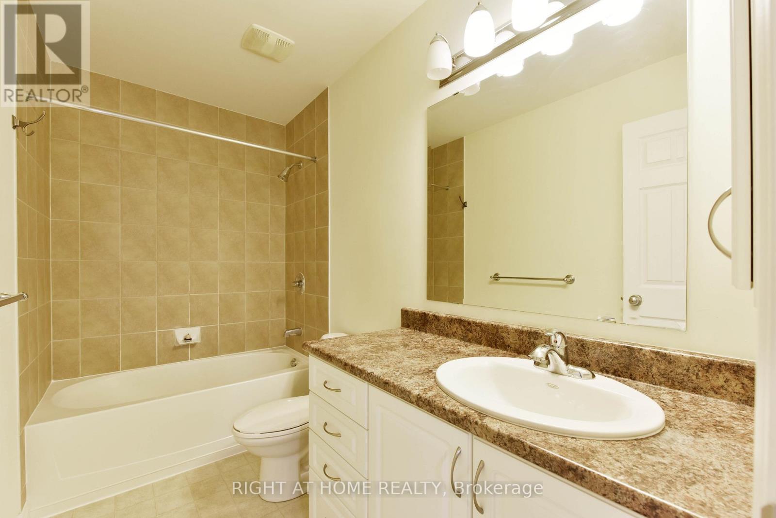 Photo 5 of 226 Hunterbrook Street, Ottawa ON
