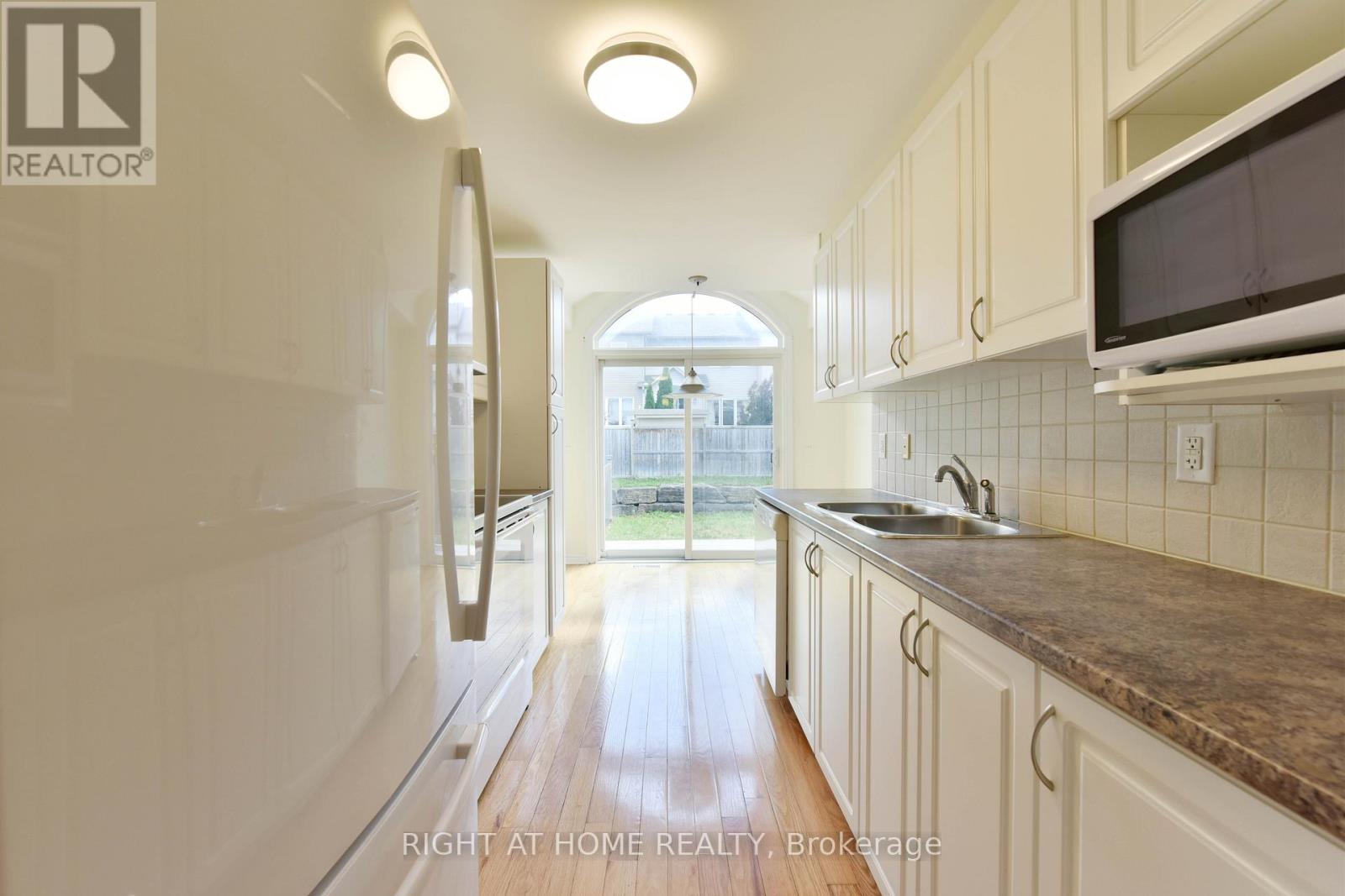Photo 3 of 226 Hunterbrook Street, Ottawa ON