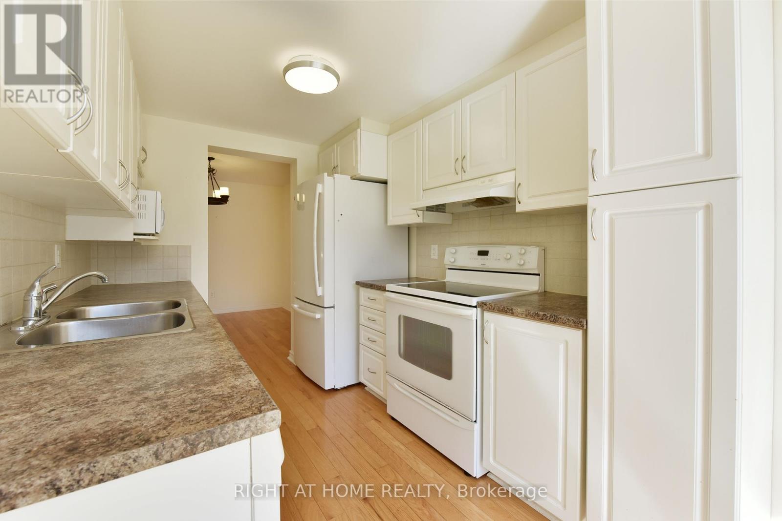 Photo 11 of 226 Hunterbrook Street, Ottawa ON