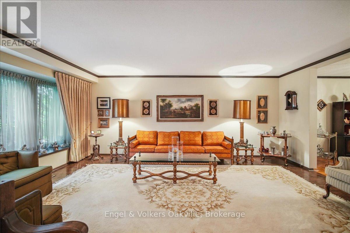 Photo 4 of 250 Gatestone Avenue, Oakville ON