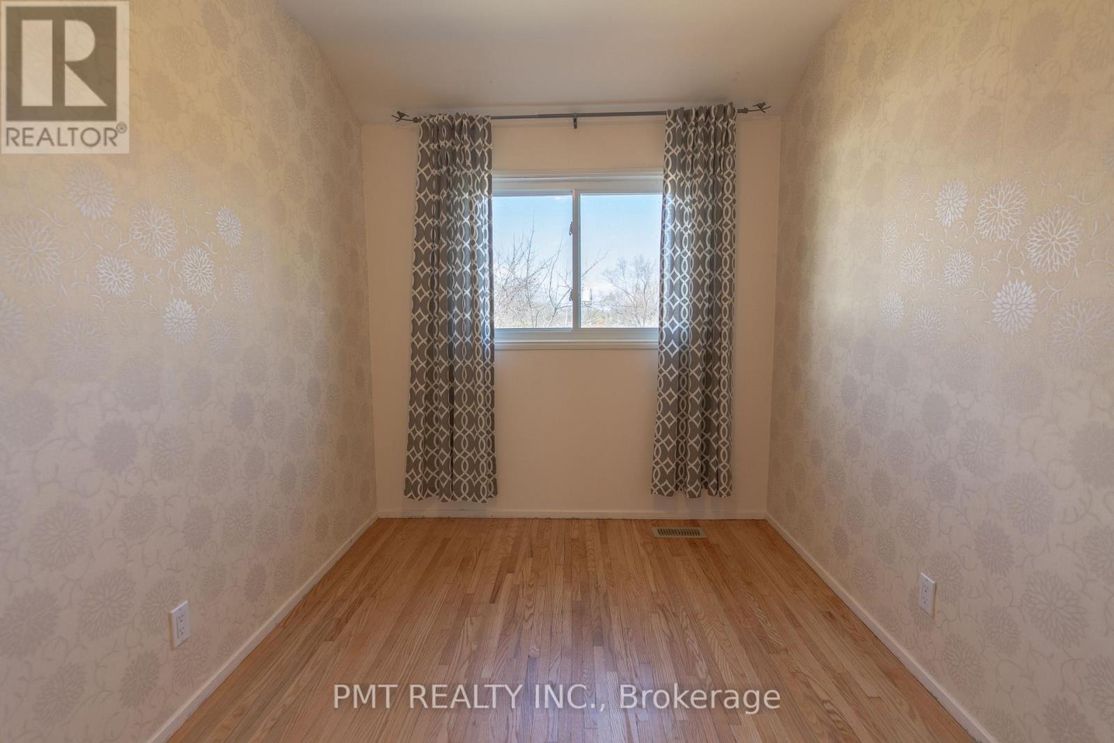 Photo 5 of 728 Krosno Boulevard, Pickering ON