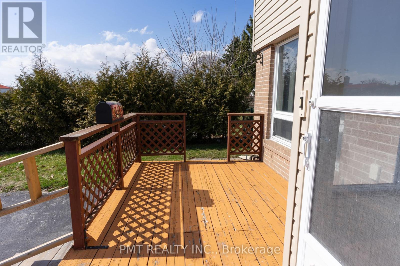 Photo 17 of 728 Krosno Boulevard, Pickering ON