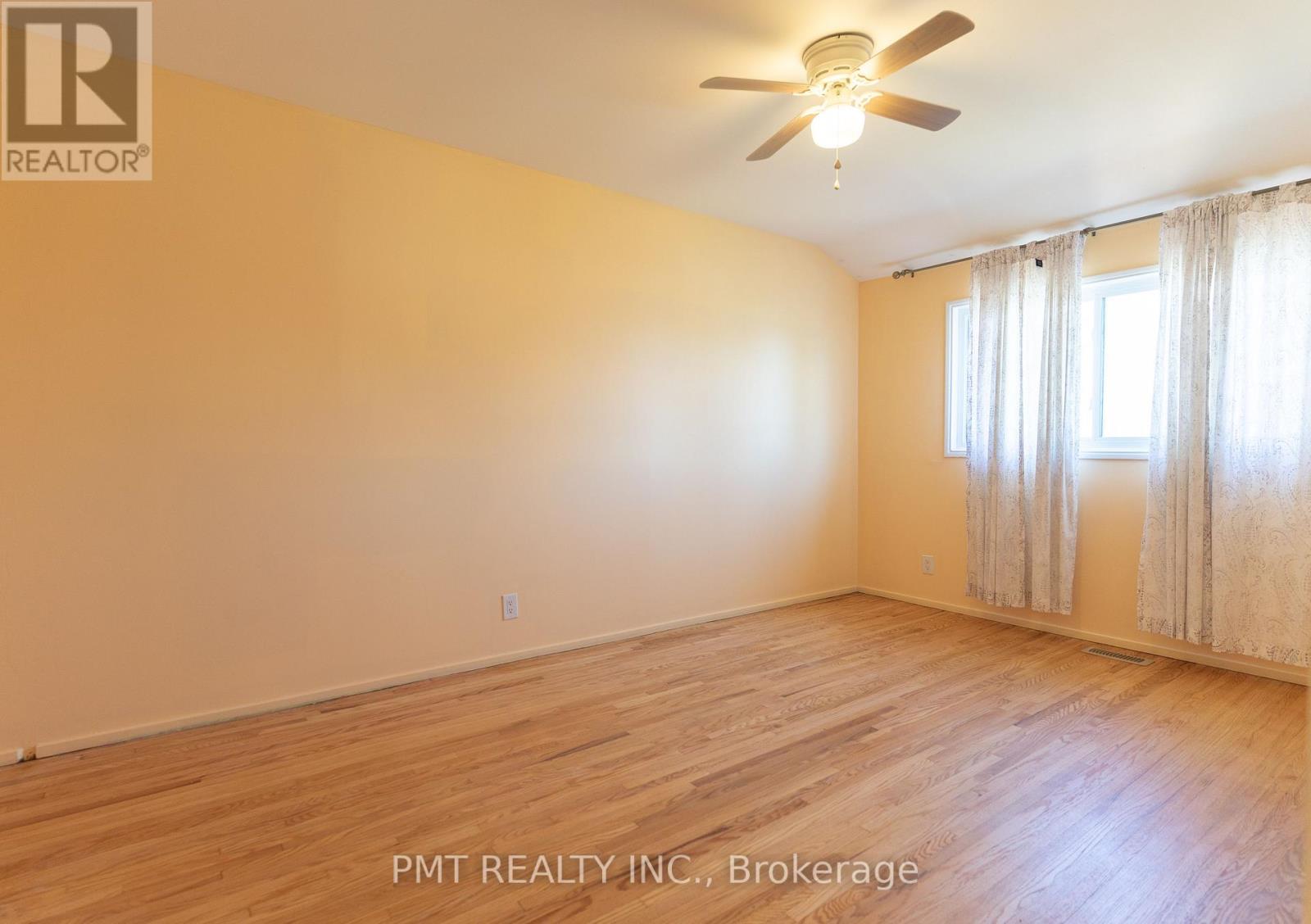 Photo 8 of 728 Krosno Boulevard, Pickering ON
