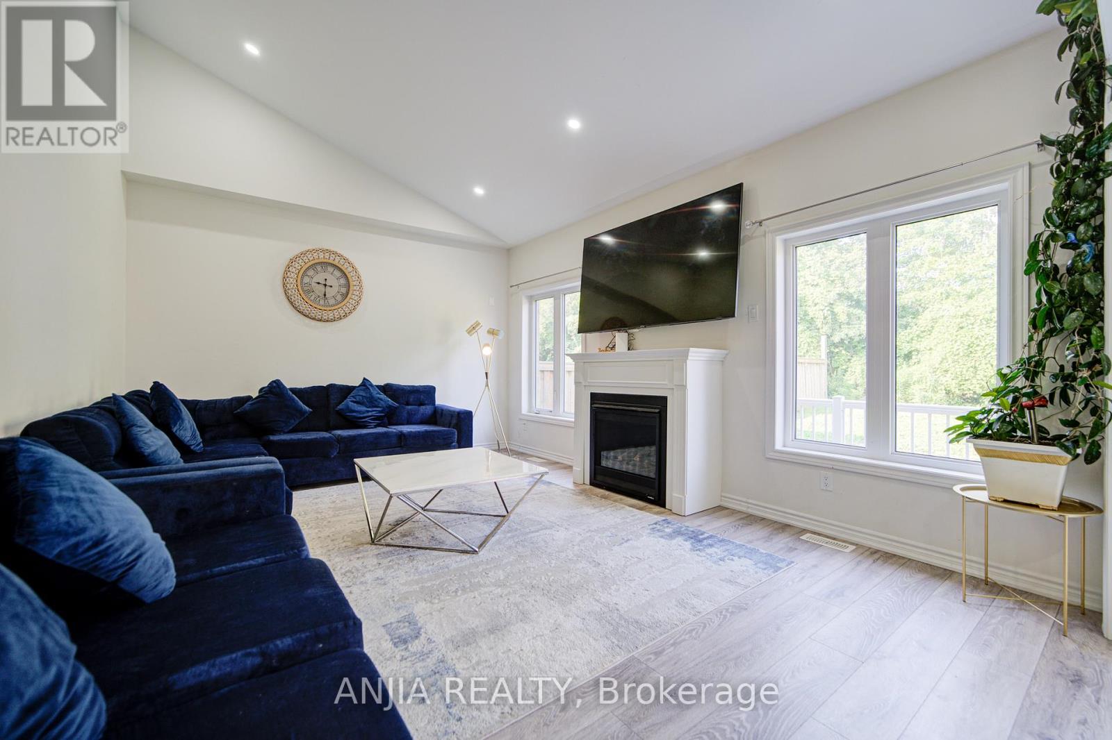Photo 3 of 2036 Kurelo Drive, Oshawa ON