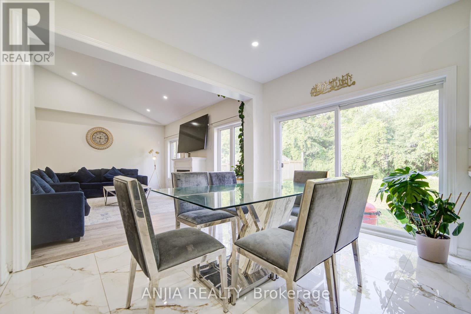 Photo 33 of 2036 Kurelo Drive, Oshawa ON