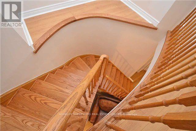 Photo 13 of 967 Ledbury Crescent, Mississauga ON