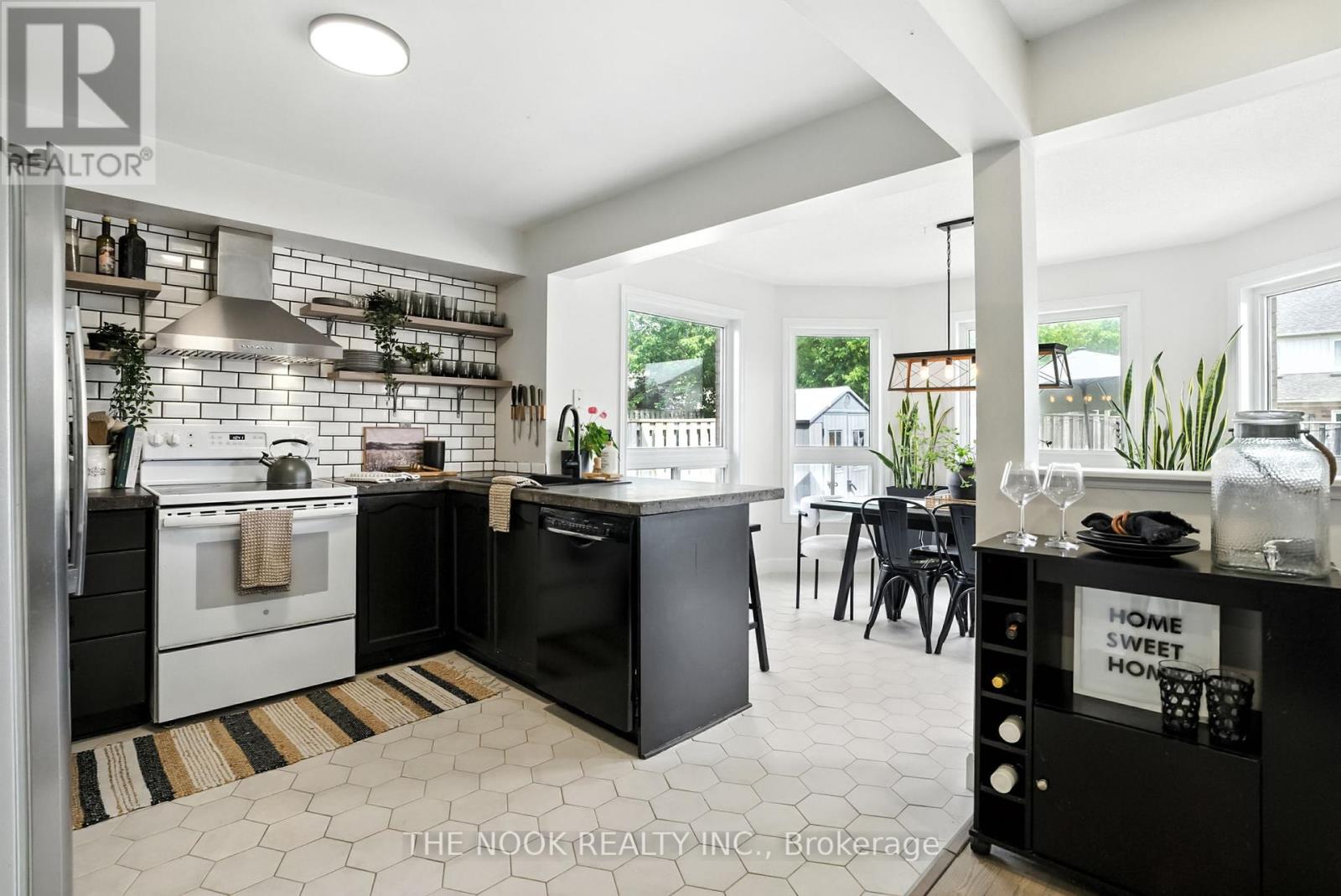 Photo 11 of 44 Staples Avenue, Clarington ON