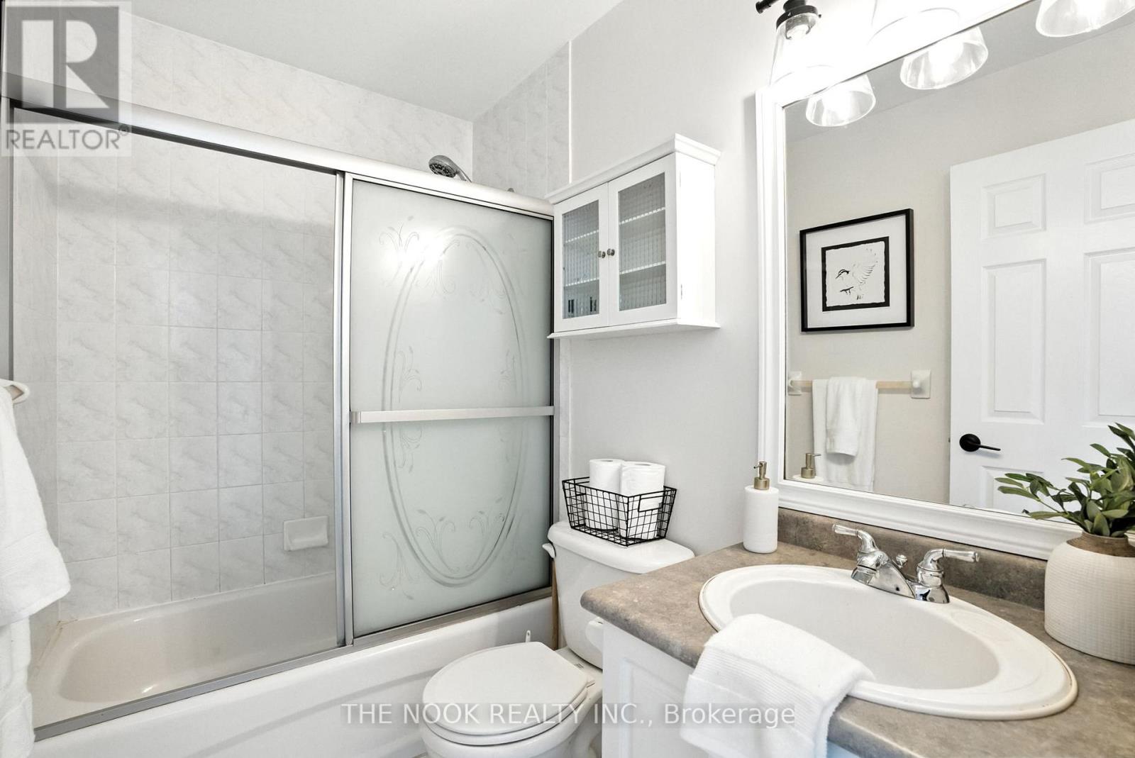 Photo 23 of 44 Staples Avenue, Clarington ON