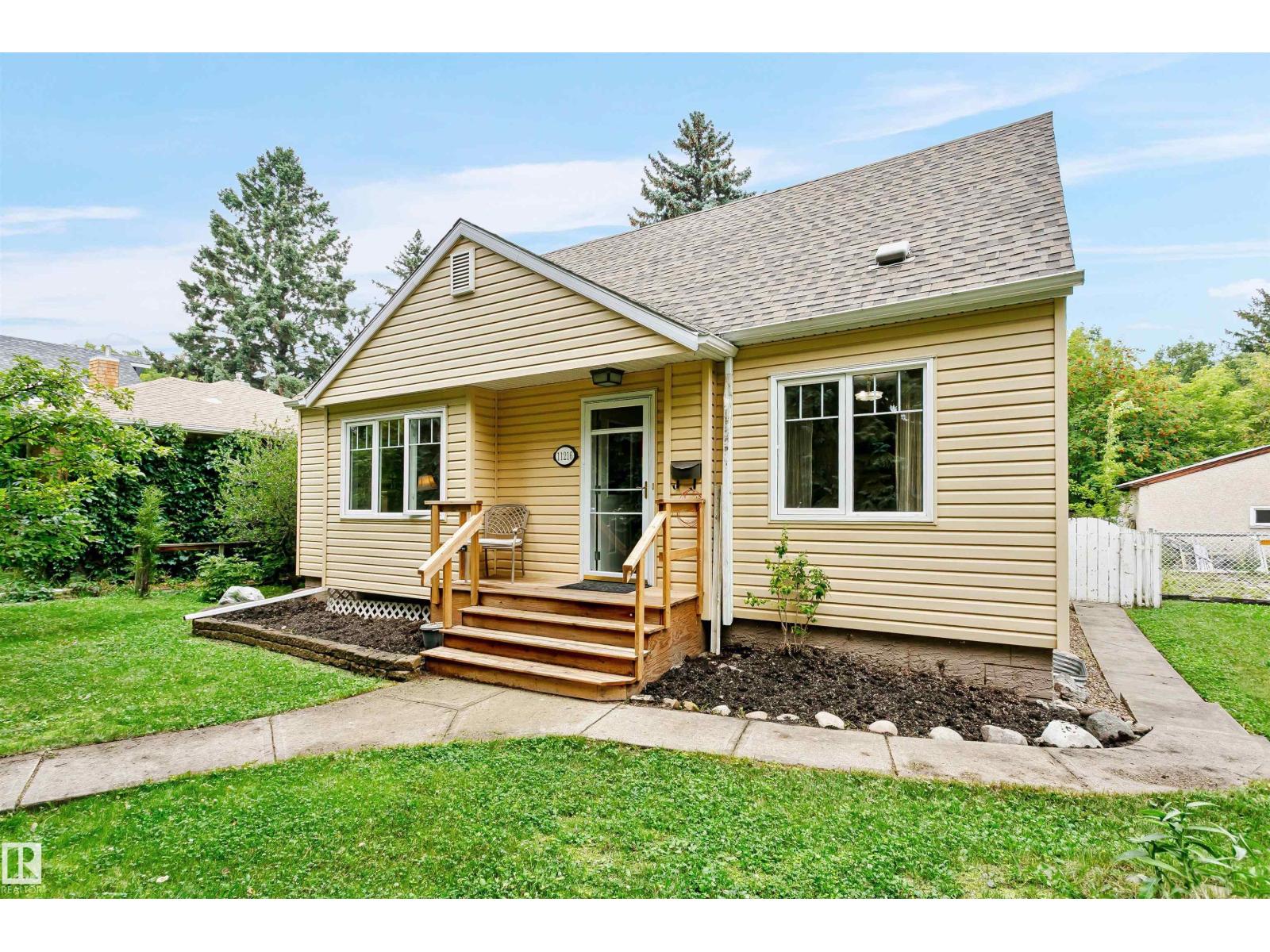 Photo 1 of 11216 70 Av Nw, Edmonton AB