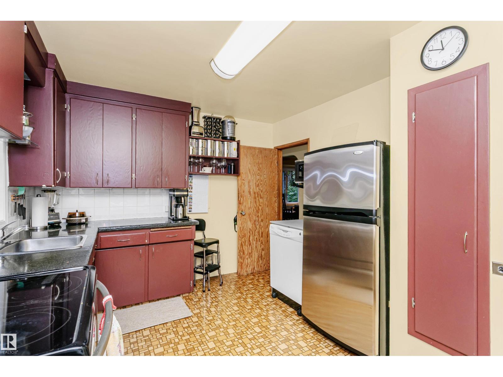 Photo 14 of 11216 70 Av Nw, Edmonton AB
