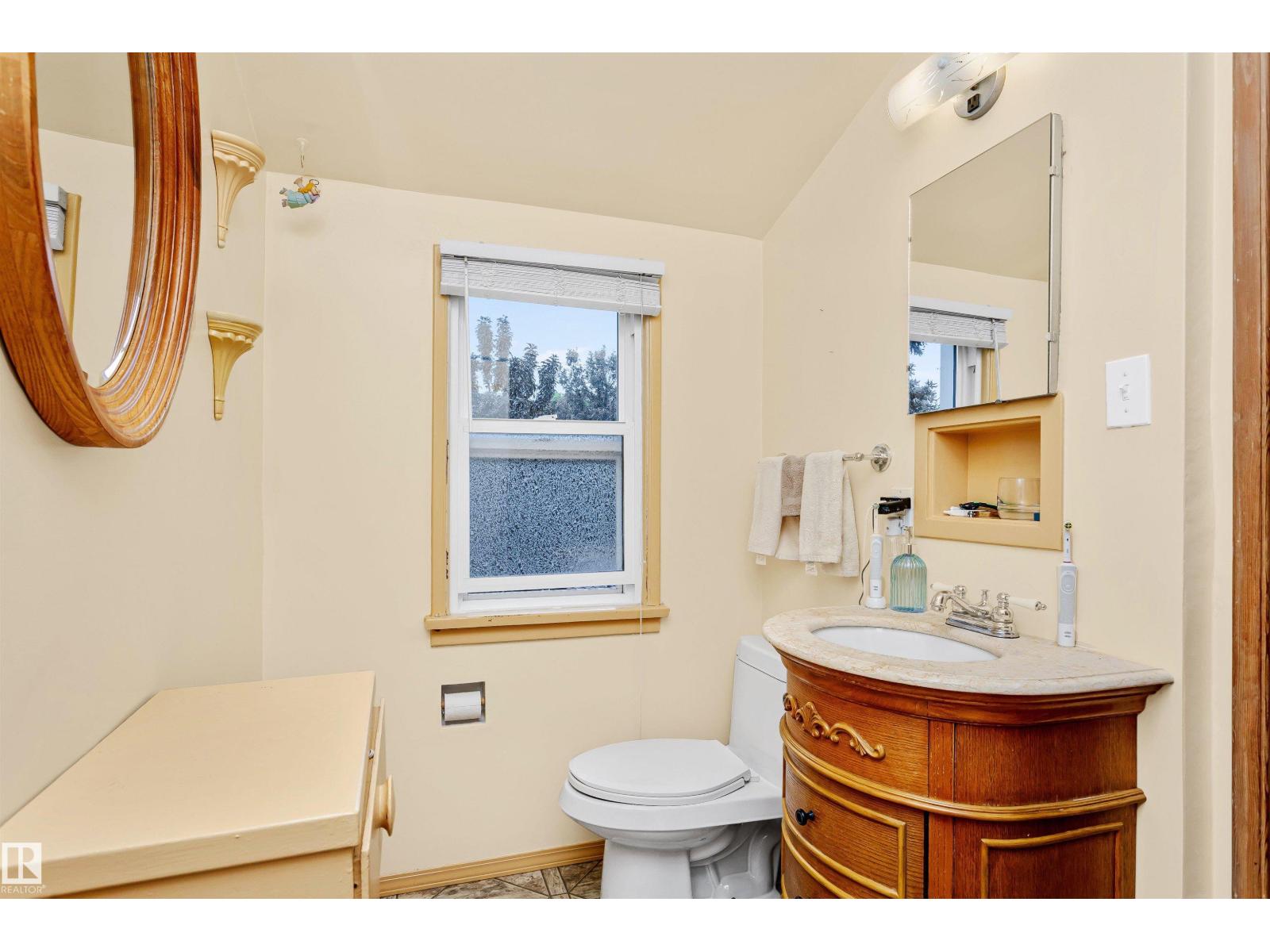Photo 22 of 11216 70 Av Nw, Edmonton AB
