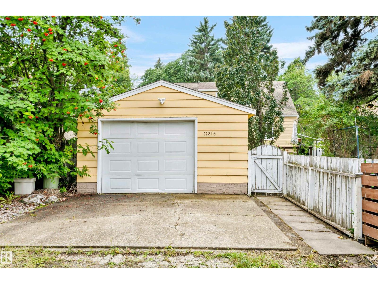 Photo 35 of 11216 70 Av Nw, Edmonton AB