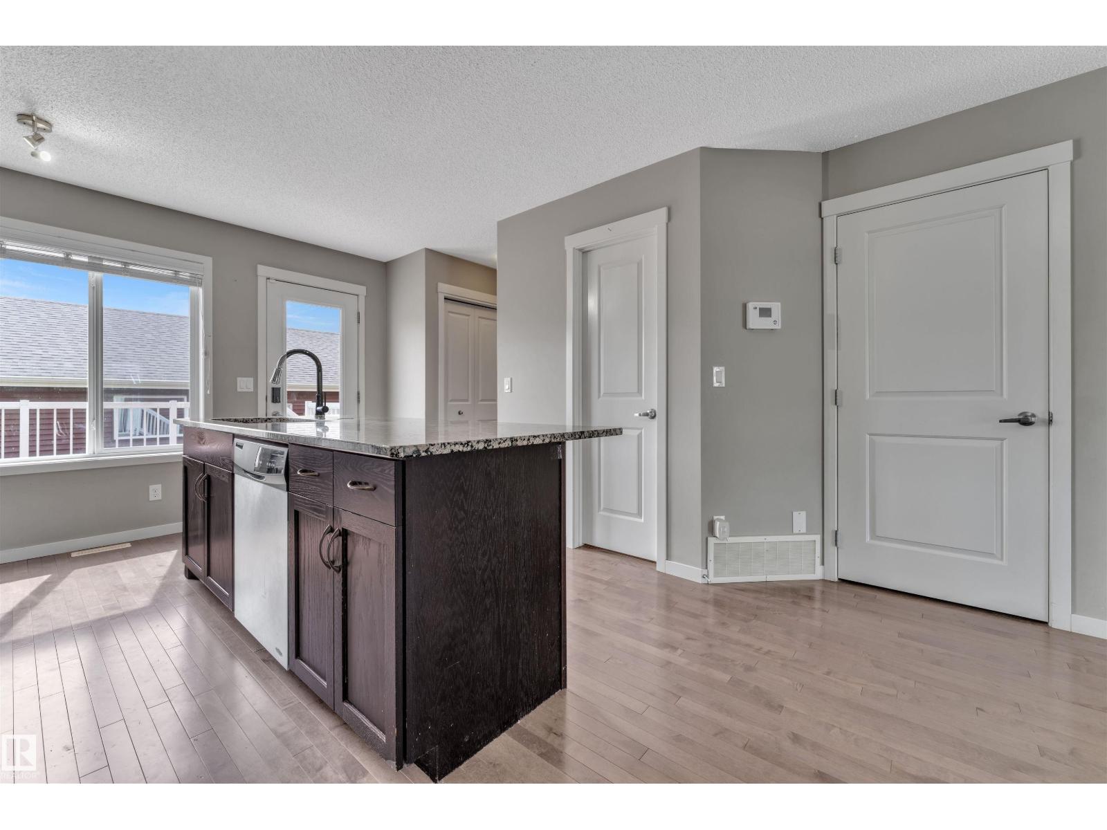 Photo 10 of 5239 20 Av Sw, Edmonton AB