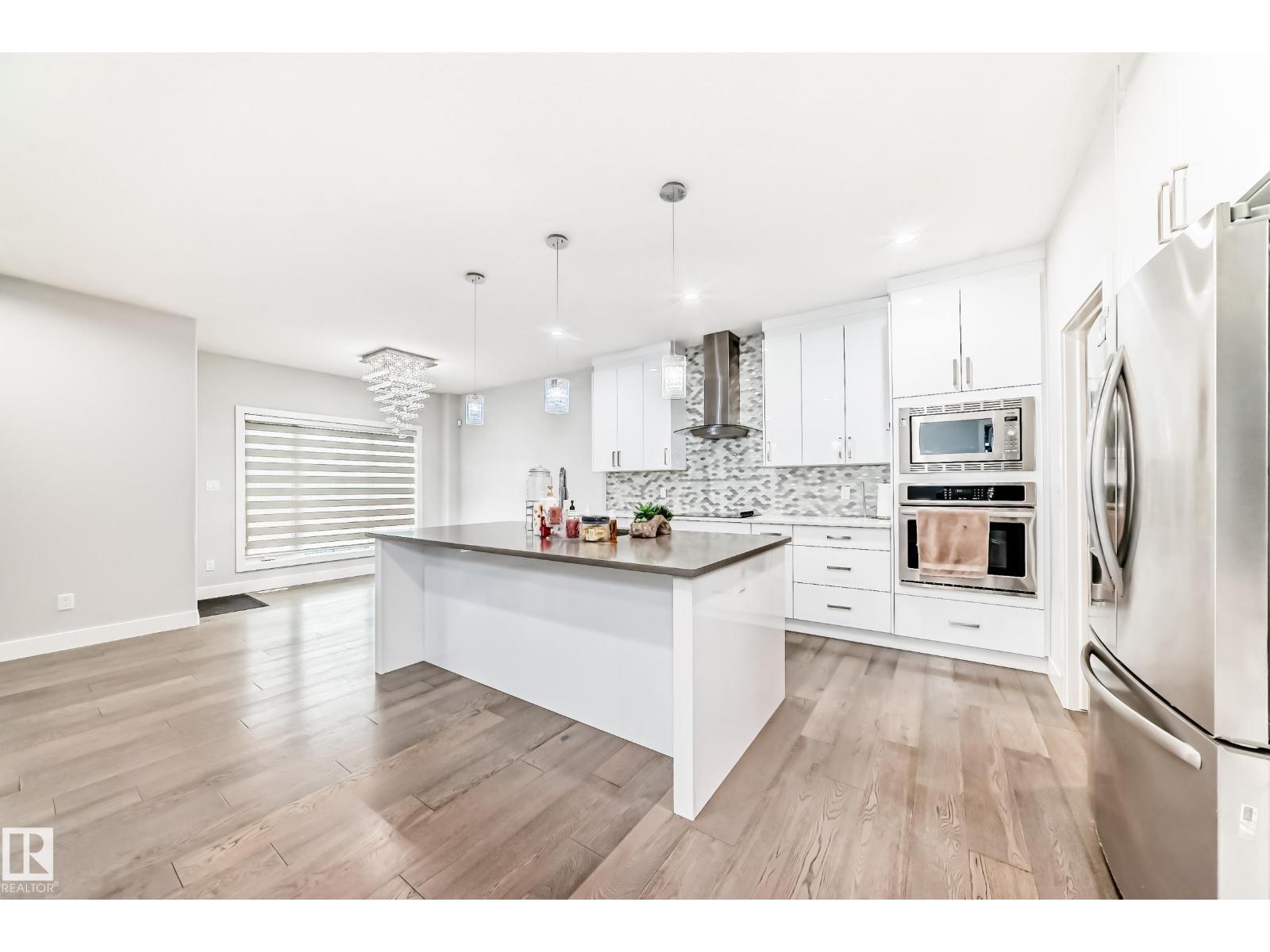 Photo 39 of 6105 19 A Av Sw, Edmonton AB