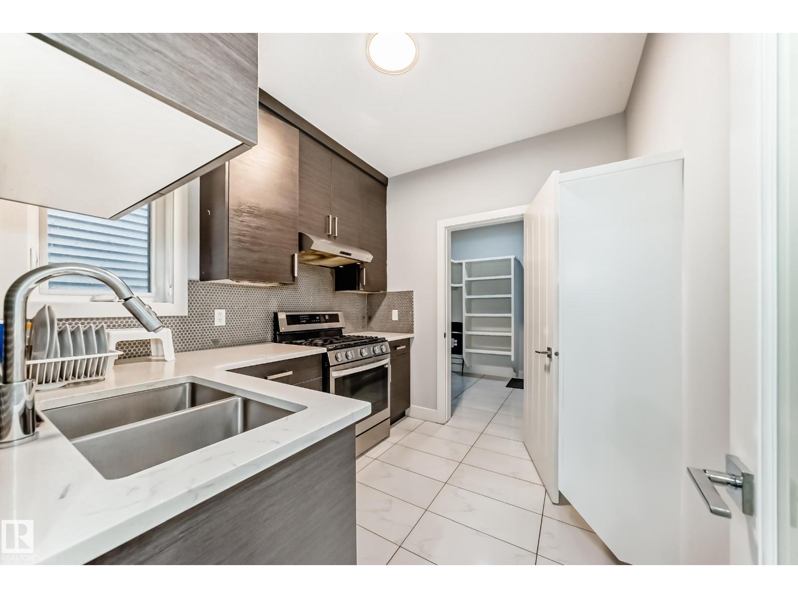 Photo 21 of 6105 19 A Av Sw, Edmonton AB