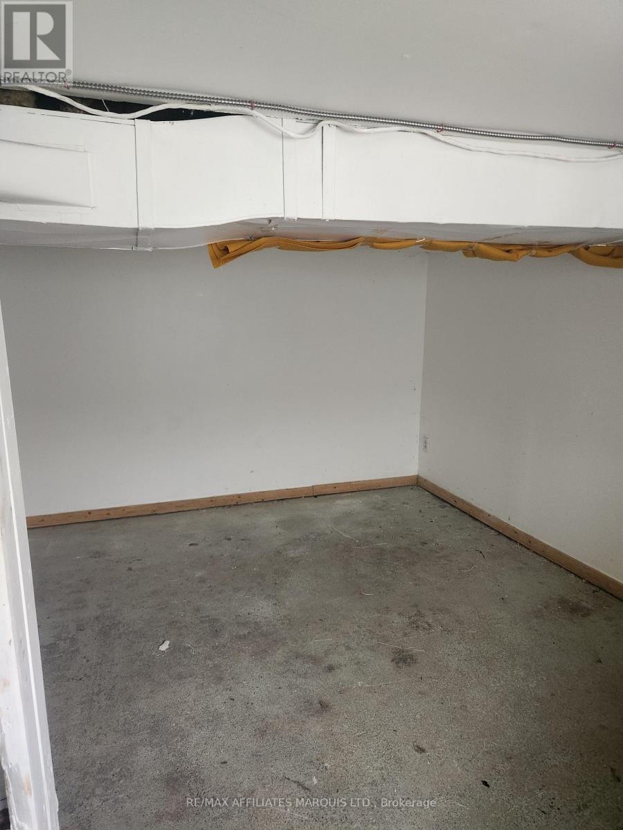 Photo 3 of 329 Carleton Street, Cornwall ON