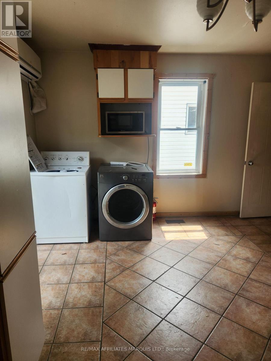 Photo 4 of 329 Carleton Street, Cornwall ON