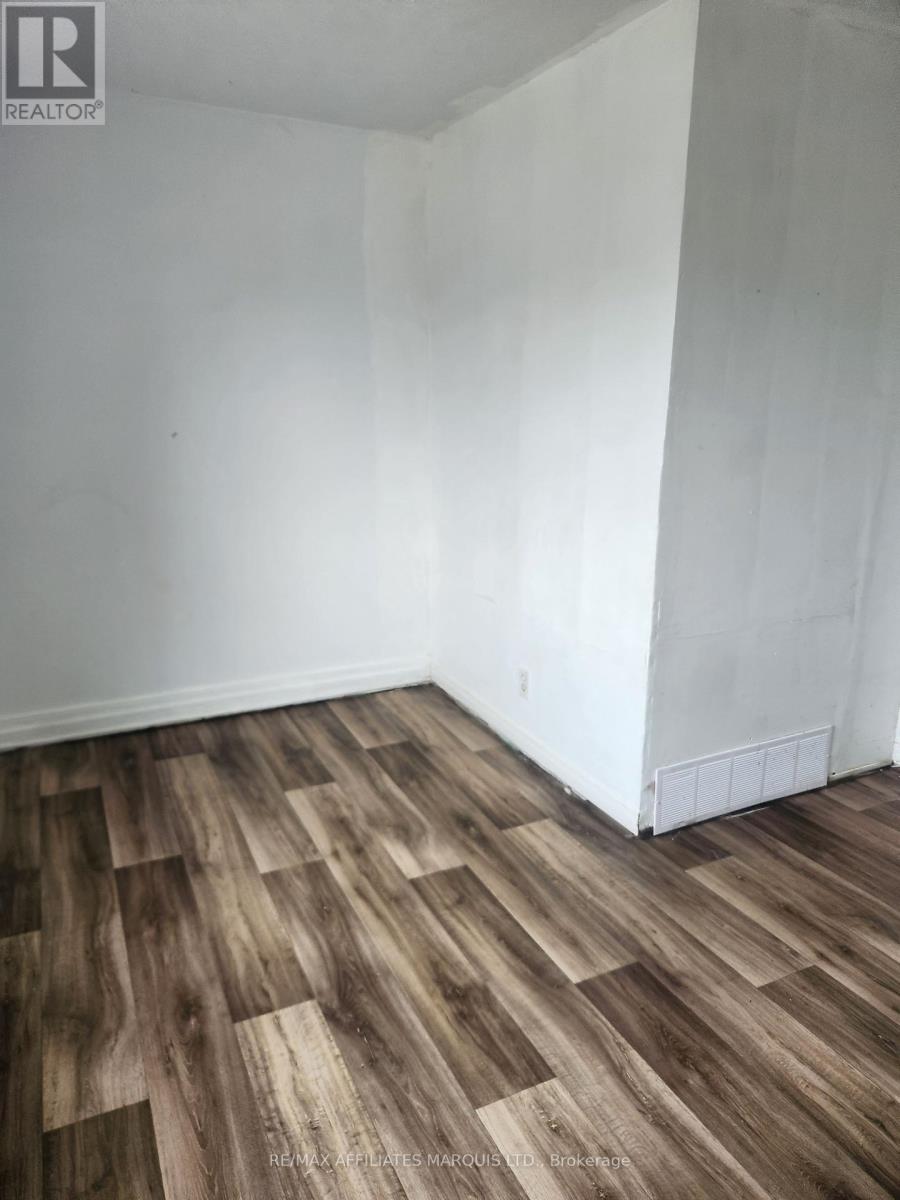 Photo 5 of 329 Carleton Street, Cornwall ON
