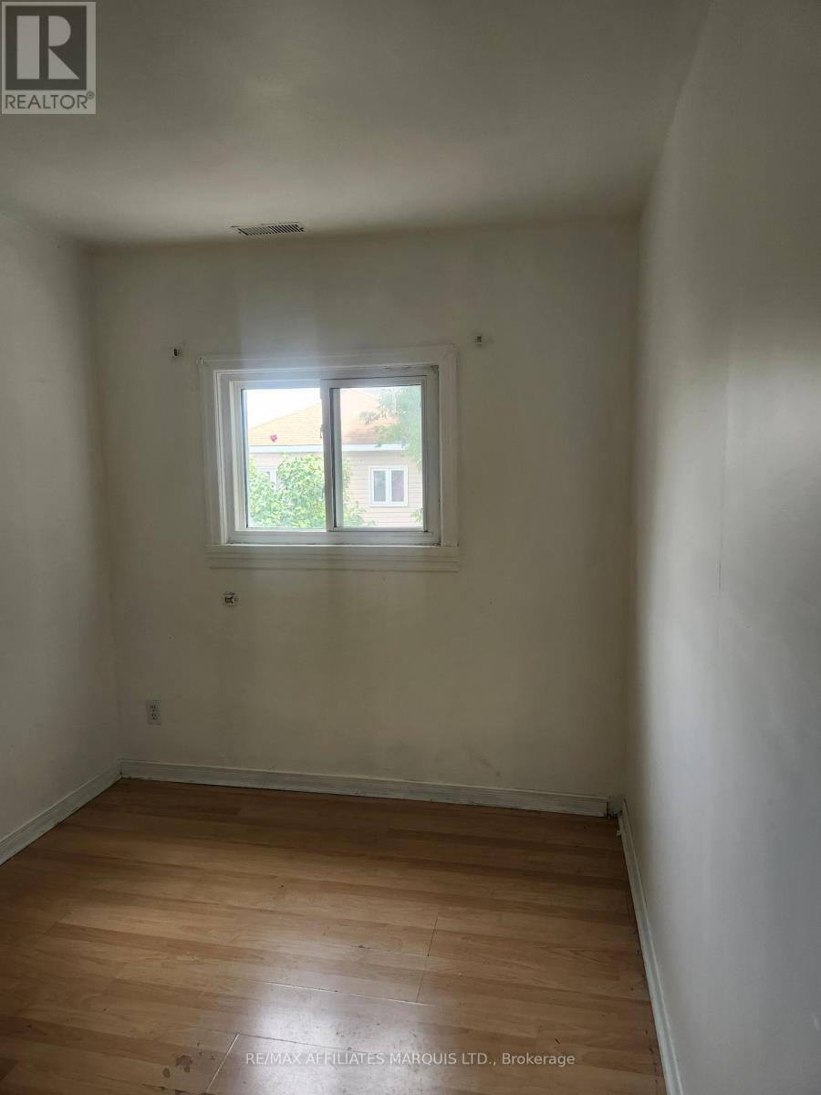Photo 1 of 329 Carleton Street, Cornwall ON