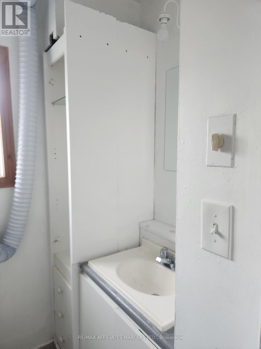 Photo 6 of 329 Carleton Street, Cornwall ON