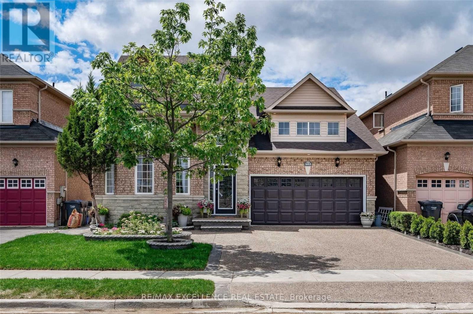 Photo 4 of 102 Southlake Boulevard, Brampton ON