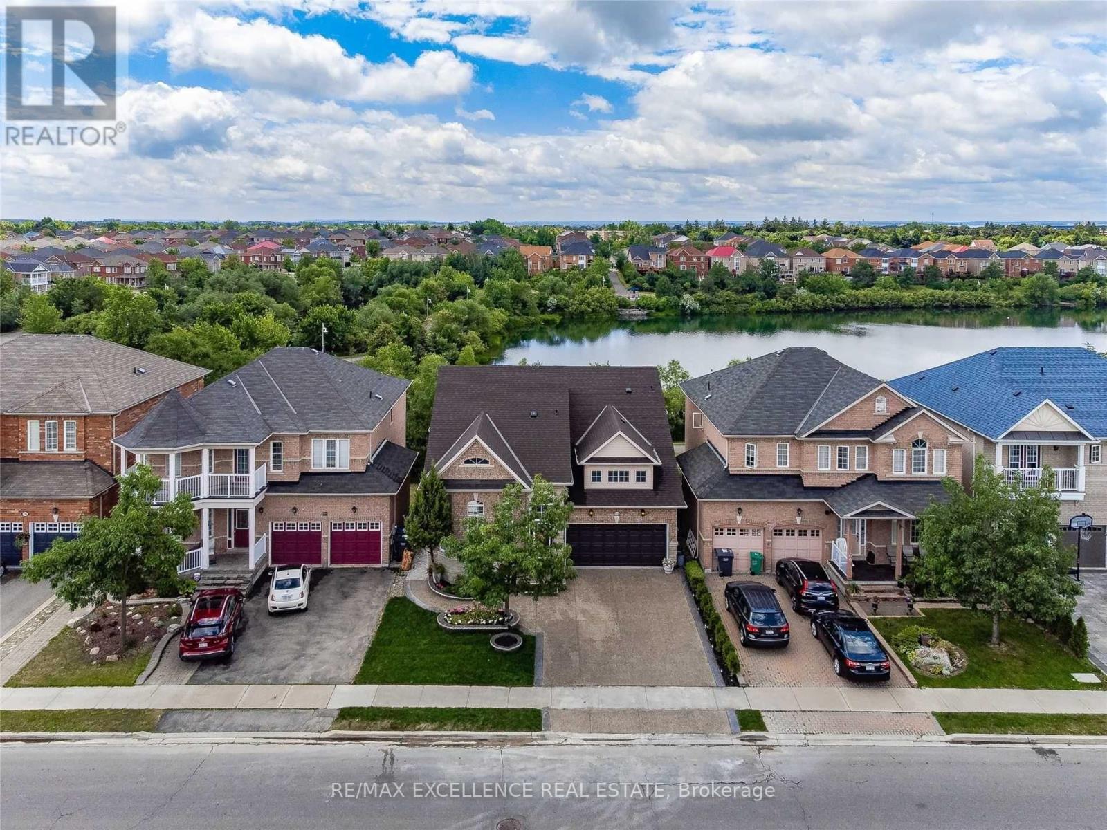 Photo 7 of 102 Southlake Boulevard, Brampton ON