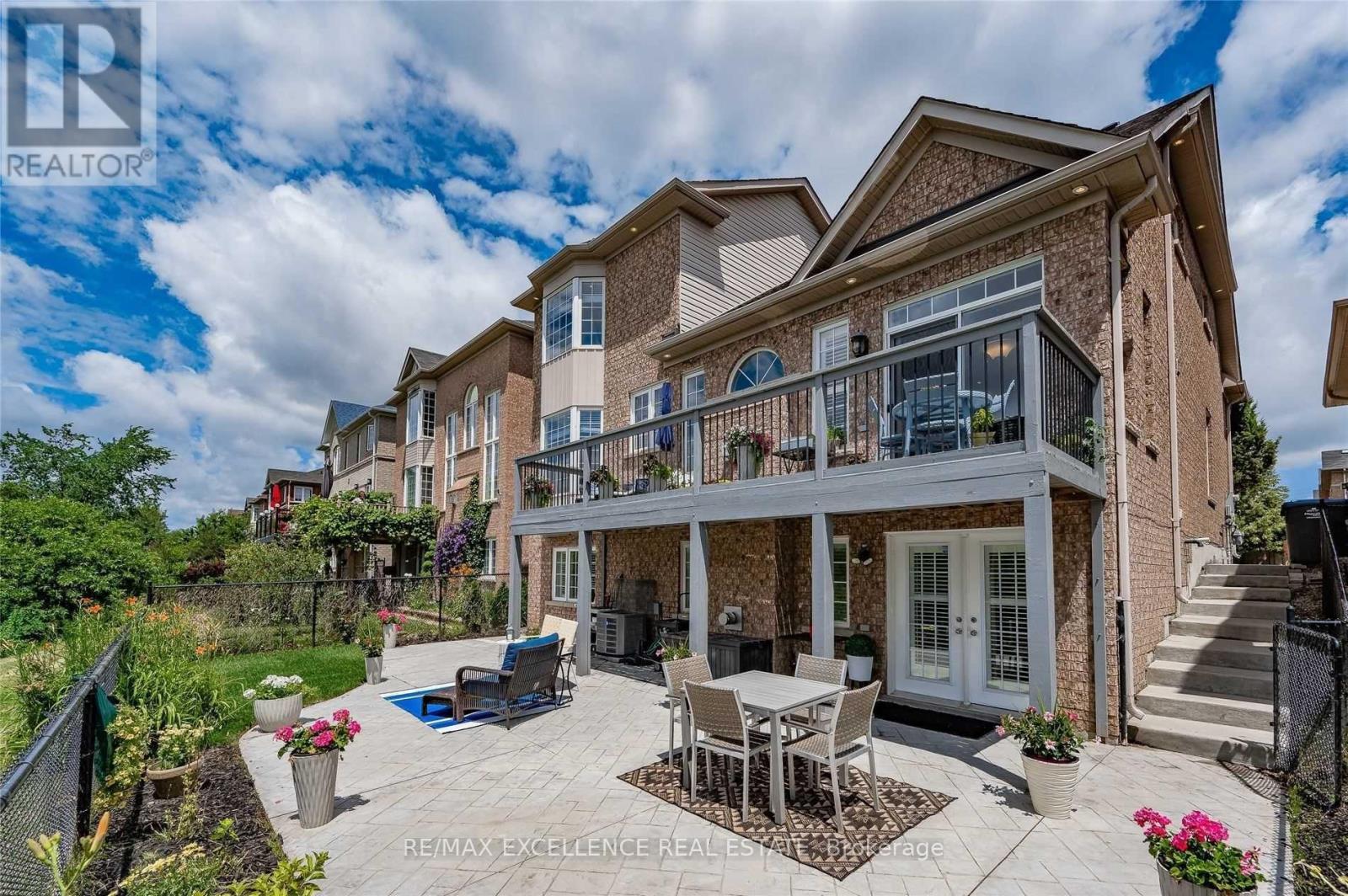 Photo 2 of 102 Southlake Boulevard, Brampton ON