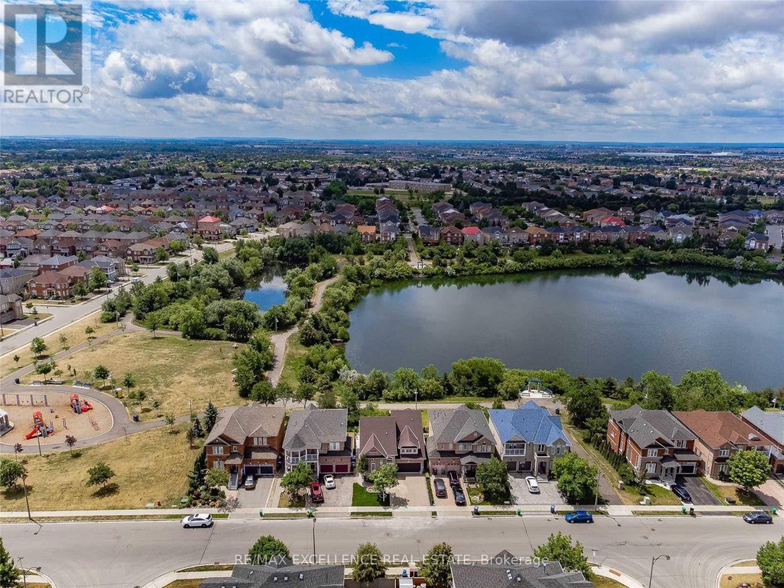 Photo 6 of 102 Southlake Boulevard, Brampton ON