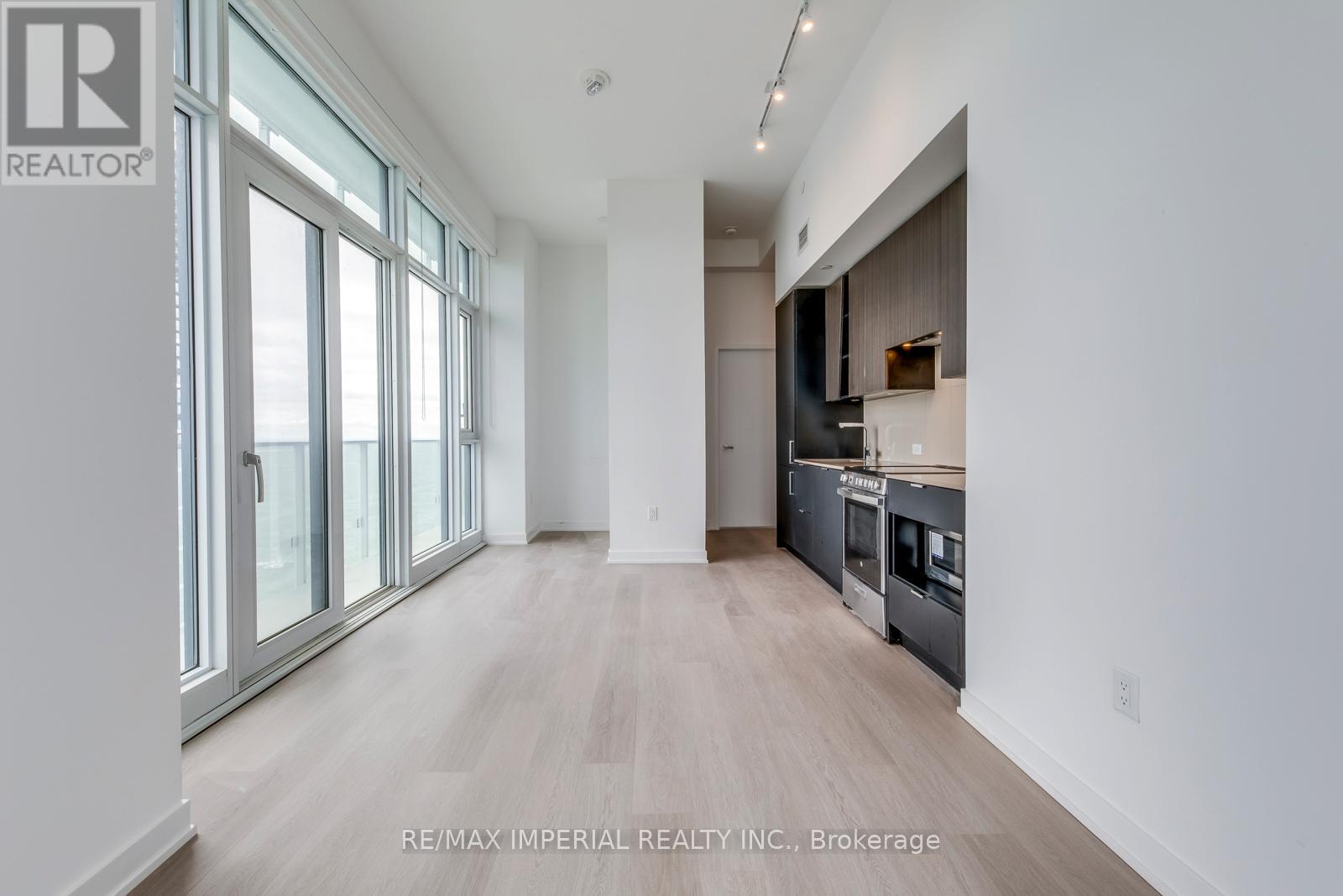 Photo 10 of 4909 3883 Quartz Road, Mississauga ON