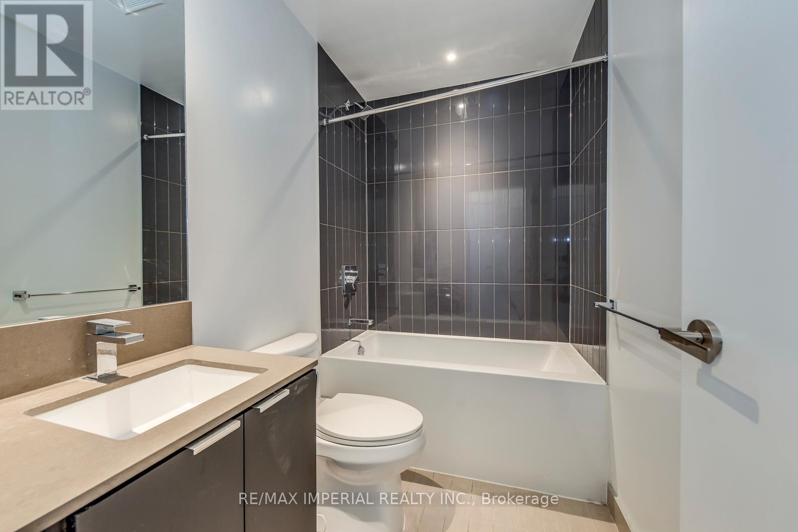 Photo 14 of 4909 3883 Quartz Road, Mississauga ON