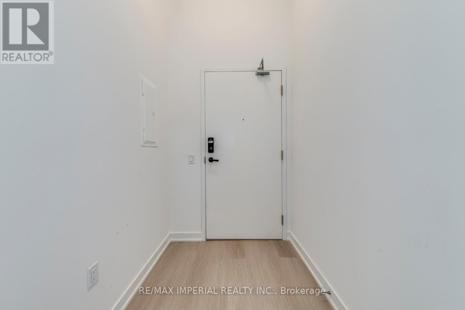 Photo 5 of 4909 3883 Quartz Road, Mississauga ON