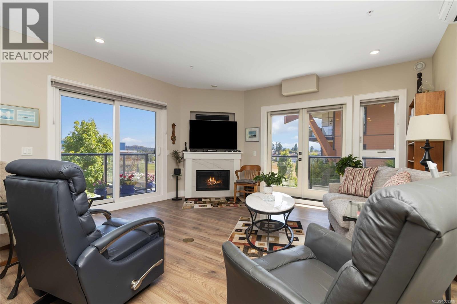 Single Family House for Sale in   Travino Lane Saanich 