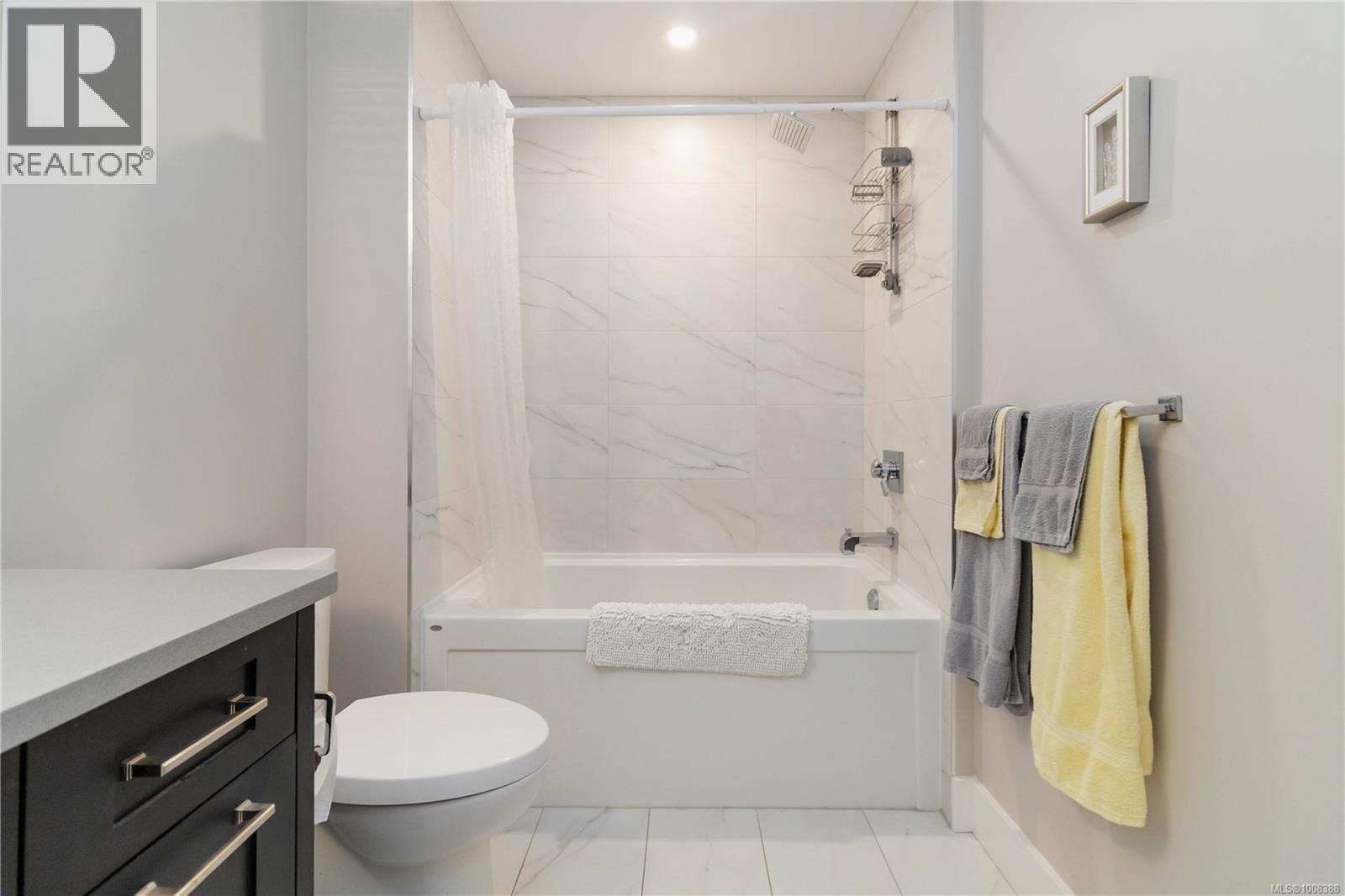 Single Family House for Sale in   Travino Lane Saanich 