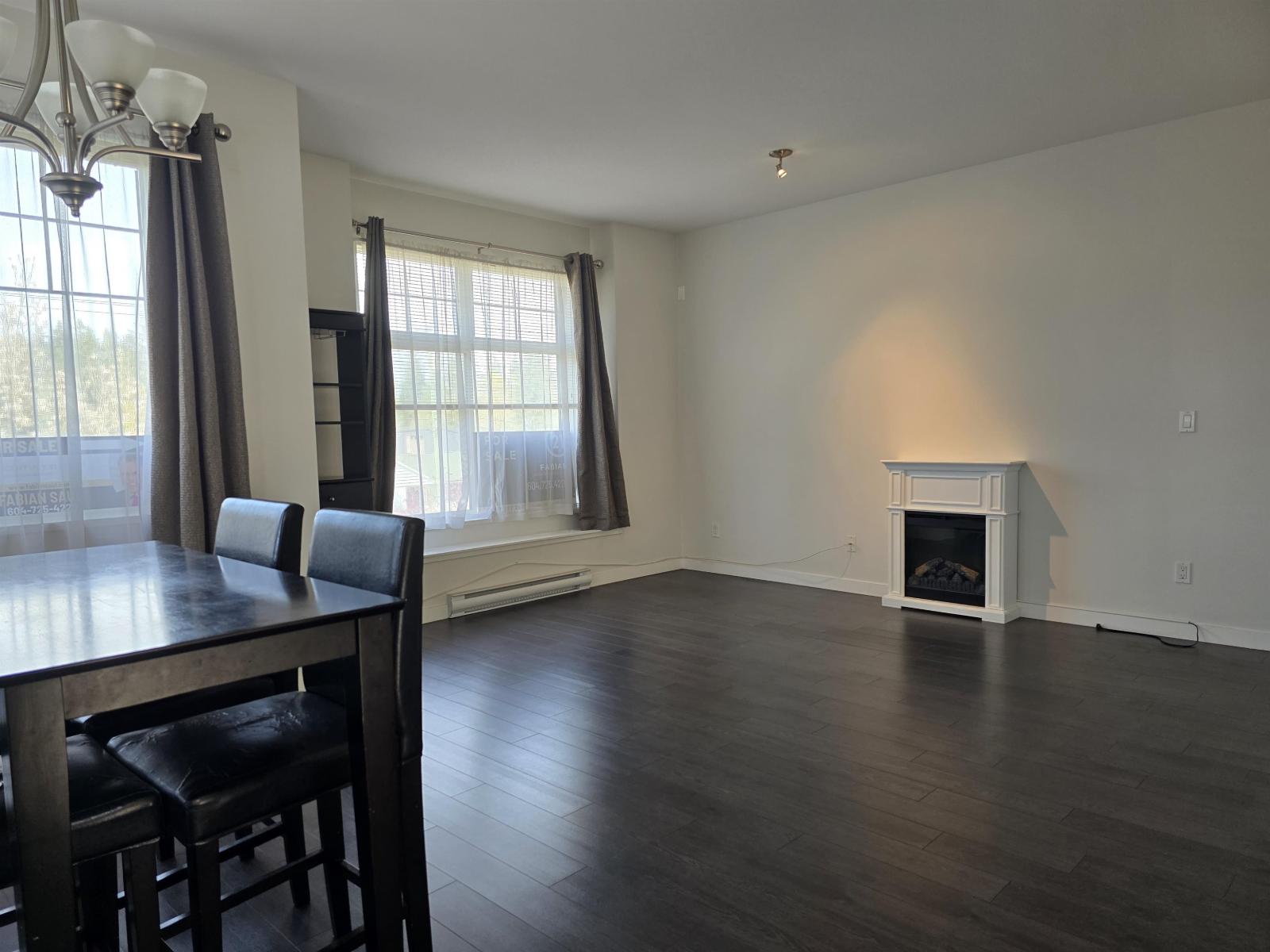 Photo 7 of 14 15788 104 Avenue, Surrey BC