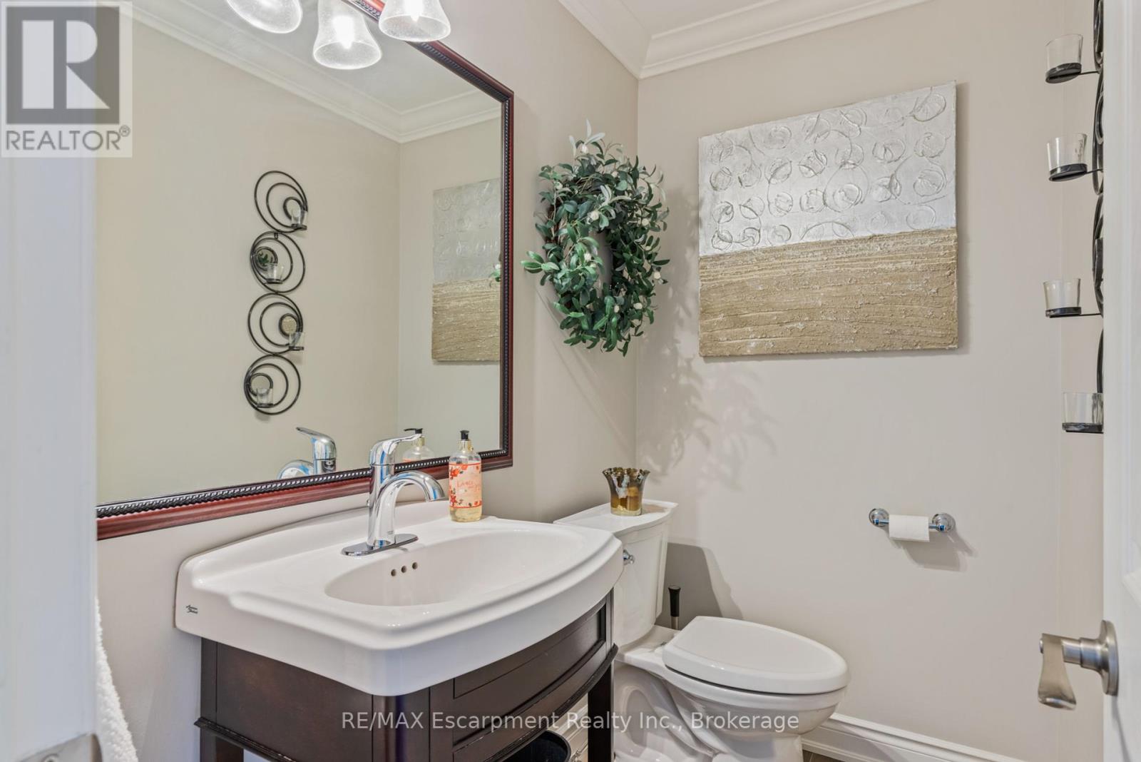 Photo 19 of 2119 Agincourt Crescent, Burlington ON