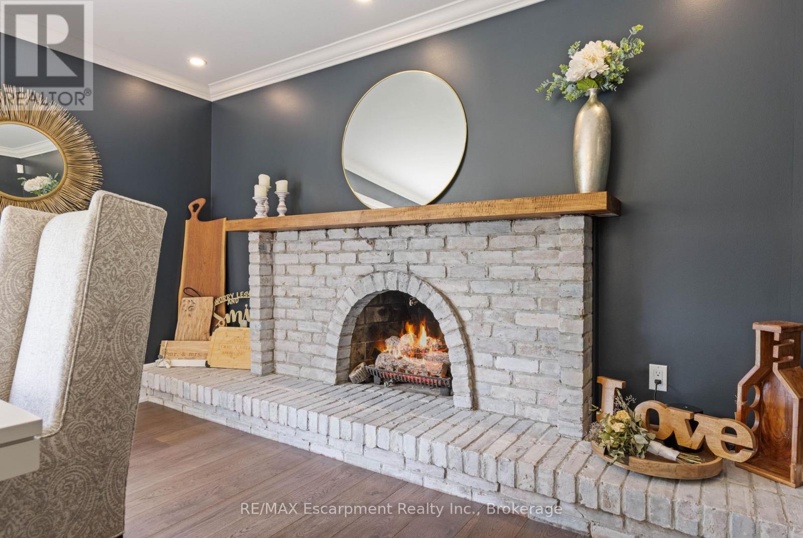 Photo 17 of 2119 Agincourt Crescent, Burlington ON