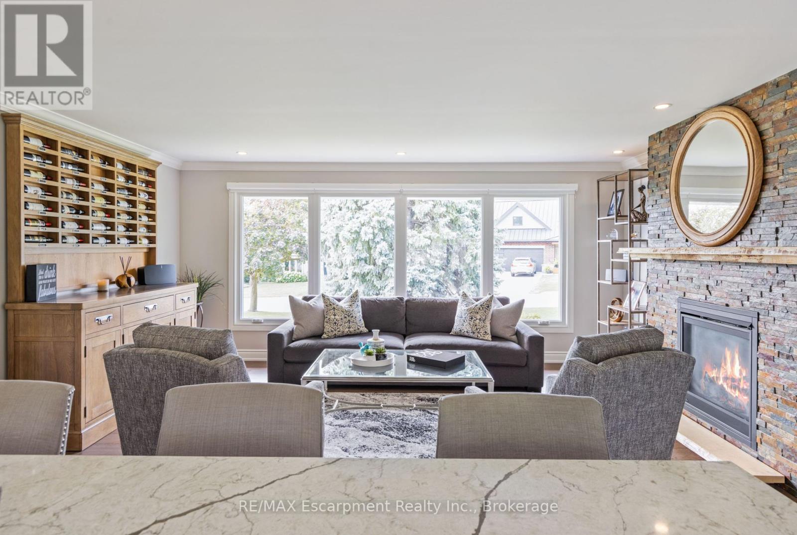 Photo 10 of 2119 Agincourt Crescent, Burlington ON